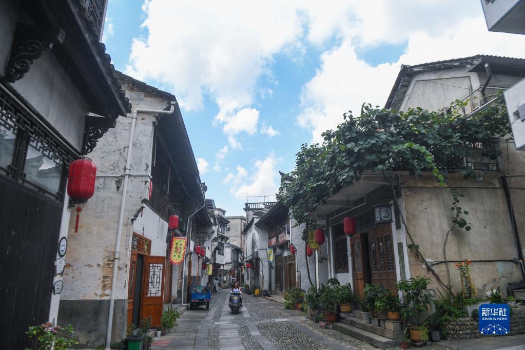 重庆市人大常委会原党组副书记、副主任郑洪被提起公诉